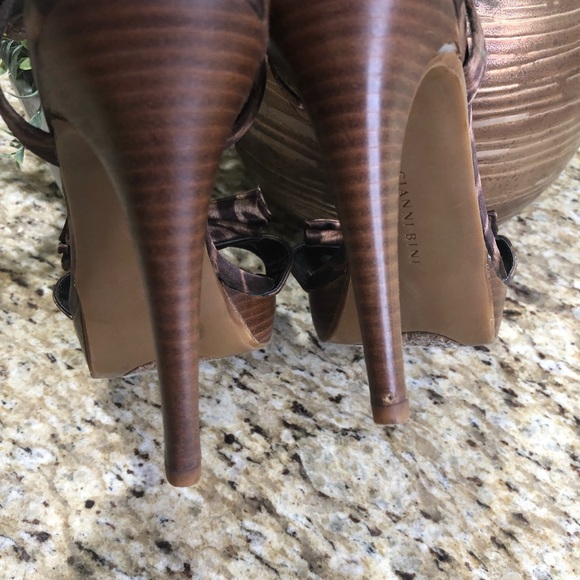 Gianni Bini Cheetah Print Brown Bronze Gold Silk Platform Heels 9 - Picture 7 of 9